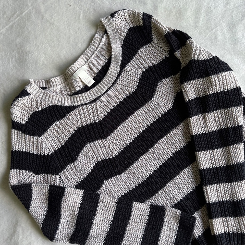 H&M Black & Beige Horizontal Striped Long Sleeve Knit Sweater